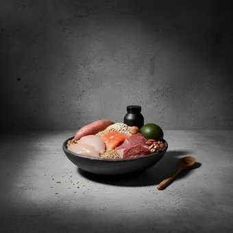 Body for Life: Mager eiwit: kipfilet, kalkoen, vis, mager rundvlees, Complexe koolhydraten: zilvervliesrijst, haver, zoete aardappelen, volkoren granen, Groenten en fruit, Gezonde vetten: olijfolie, noten, avocado, Eiwitshakes en supplementen