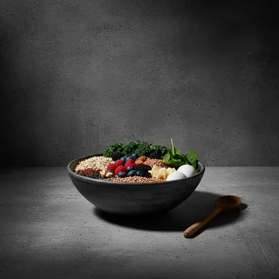 GLP-1-ondersteunend dieet: Hoogwaardig eiwit: minimaal 1,2 g/kg lichaamsgewicht per dag, Vezelrijke voeding: haver, bessen, volkoren granen, bladgroenten, linzen, Voedingsdichte volwaardige voeding, Kleinere, frequente maaltijden, Voldoende vocht: 8–10 glazen water of suikervrije dranken per dag