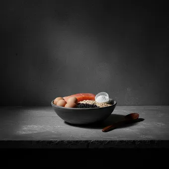 Hoog-proteinedieet: Mager vlees, vis en gevogelte, Eieren en zuivelproducten, Peulvruchten en plantaardige eiwitten, Volkoren granen en koolhydraten, Gezonde vetten in gematigde hoeveelheden