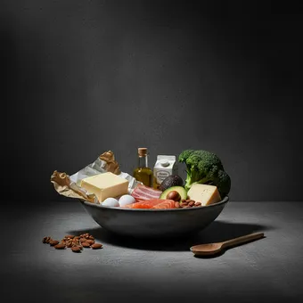 Ketogeen dieet voor epilepsie: Zeer hoog vetgehalte voedingsmiddelen, Boter, room, olie, Beperkte hoeveelheden vlees en vis, Beperkte hoeveelheden groenten, Eieren